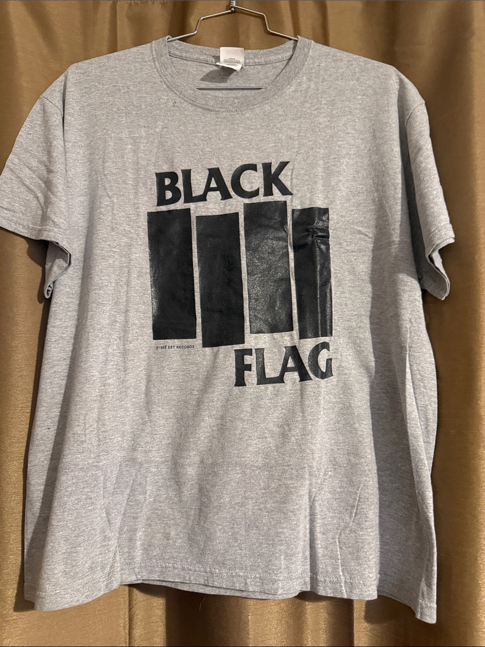 Vintage 85-90’s Black Flag grey T-shirt 
Fruit of the loom Tag ,Punk Rock Band.